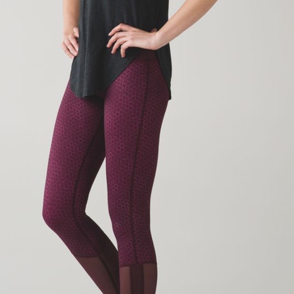 157. Lululemon Sweaty Endeavor Tight
Star Pixel Raspberry Bordeaux Drama - Picture 3 of 12